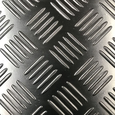 Premium Anti Slip Checker Plate Design With Additional Tear Strength Stall Mattress Rubber Mat Roll