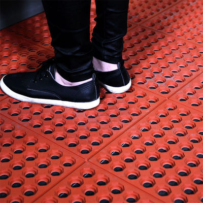 E-Purchasing Rubber Mats Dura-Chef Commercial Interlock Anti-Fatigue Rubber Matting, 36" X 36" X 1/2", Black