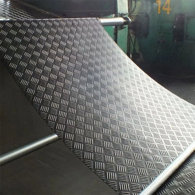 Checker Plate Pattern Rubber Horse Stall Mattress With Size 196.8 X 39.4 X 0.11 Inches
